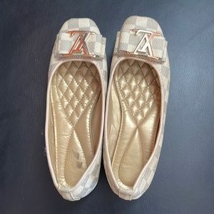 Size 7 shose for sale